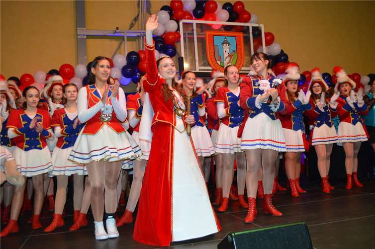 Eine strahlende Jugendprinzessin Leticia mit Hofdame Saskia.  Foto: AB