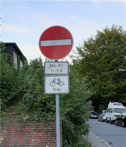 Eine temporäre Durchfahrtssperre könnte helfen. Foto: privat