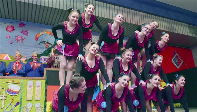 Eine tolle Pyramide bauten die Mädchender neu gegründeten Showtanzgruppe.