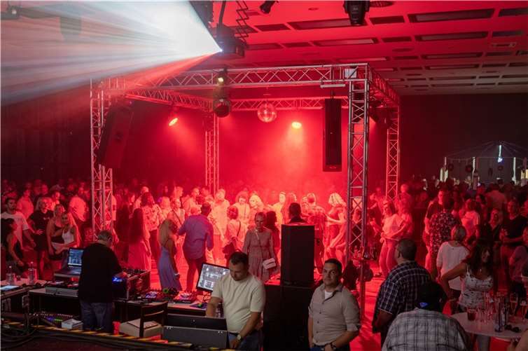 Eine tolle (Tanz)Stimmung herrschte bei der Andernacher Flashlight-Revival Party. Fotos: privat