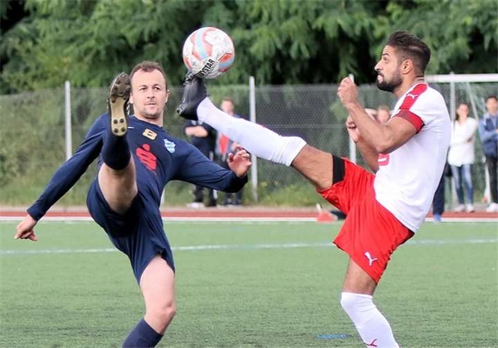 Eine umkämpfte Partie erwartet die Zuschauer beim Spiel SG Mülheim-Kärlich und ATA Urmitz (in Weiß). Die Gäste wollen mit einem Sieg endlich wieder in die Erfolgsspur starten. TH