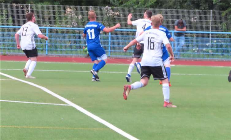 Eine umkämpfte Szene vom Heimspiel gegen den FC Wierschem. Foto: privat