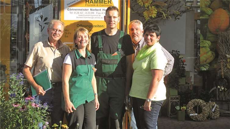 Eine unabhängige Kommission bewertete die Friedhofsgärtnerei und konnte Norbert Hammer erneut mit dem Qualitätszeichen „Überprüfter Fachbetrieb Friedhofsgärtnerei“ auszeichnen.privat