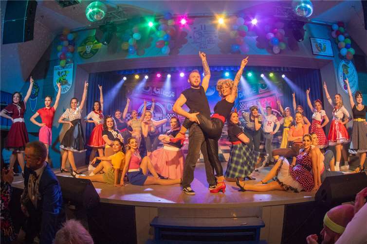 Eine unvergessliche Schlussshow im „Grease“-Style rundete den Abend ab. Foto: Thilo Becker.
