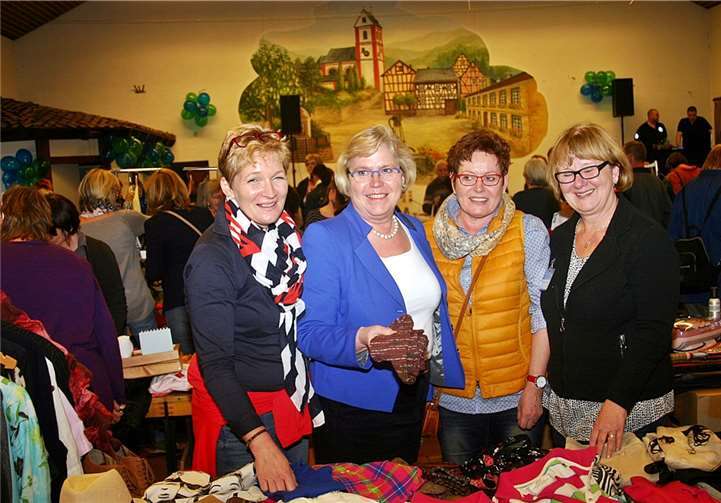 Eine vielfältige Auswahl an Kleidung, Schmuck oder auch Deko gab es beim Flohmarkt zu bestaunen.