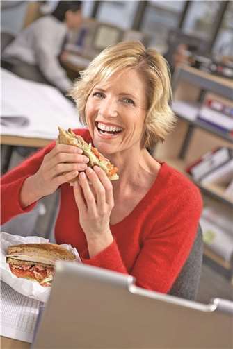 Eine vollwertige und vitaminreiche Ernährung hält den „Brennofen“ des Körpers am Laufen.djd/Cefamagar/thx