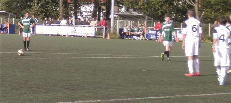 Eine von vielen Chancen bot dieser Freistoß der JSG gegen Rheinbrohl.privat