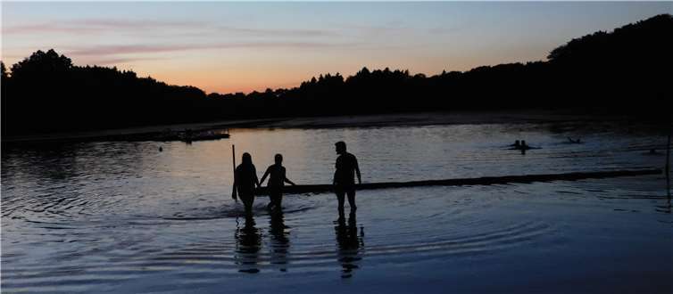 Eine willkommene Abkühlung im Postweiher. Fotos: WR