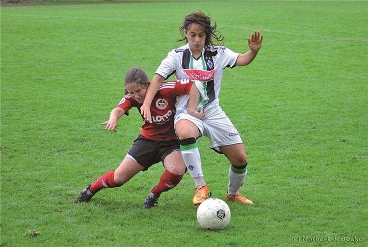 Eine wuselige Arbeitsbiene: Stefanie Lotzien (links).Norbert J. Becker