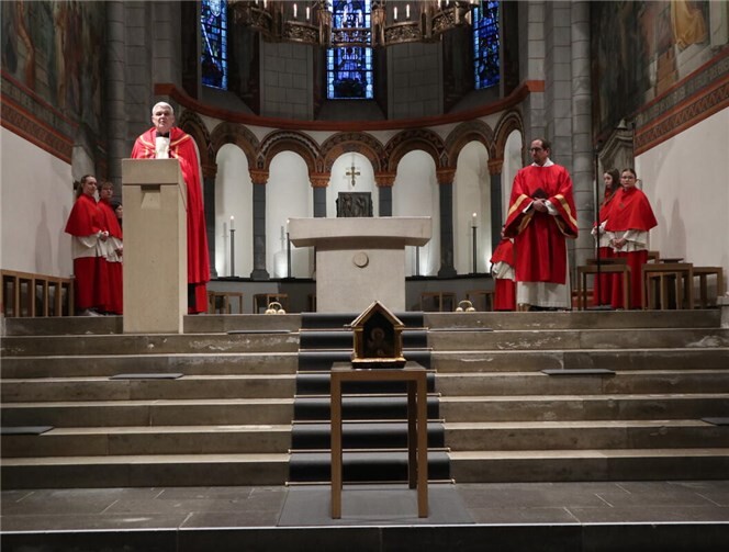 Einem feierlichen Gottesdienst standen Pfarrer Eric Condé (links) und Diakon Andreas Schlösser im Andernacher Mariendom vor. Foto: Bistum Trier/Julia Fröder.Fotos: Bistum Trier/Julia Fröder