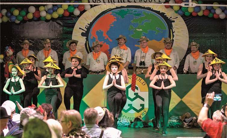 Einen Ausflug nach China machte die Jugendgarde des GGG bei ihrem Auftritt bei der Prunksitzung in Gimmersdorf. JOST