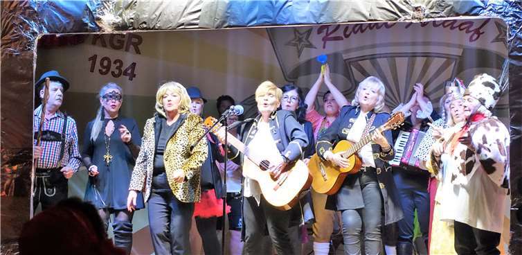 Einen „Fernsehabend bei Familie Müller“ gab es zu bestaunen.