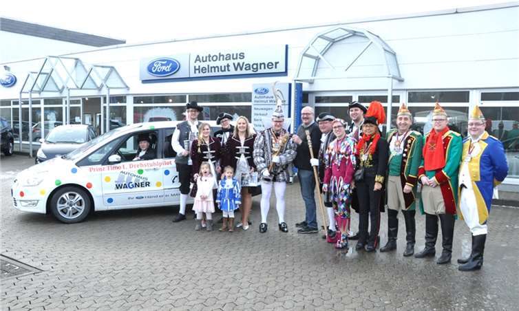 Einen „Ford Galaxy“ gab es für die Mendiger Tollität Prinz Timo I. und seine Mannschaft. BS