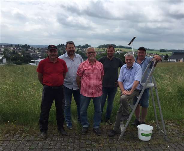Einen Frühjahrsputz der besonderen Art führten die Mitglieder vom Arbeitskreis „Ortsbild/Ortsstruktur Großmaischeid“ durch.privat