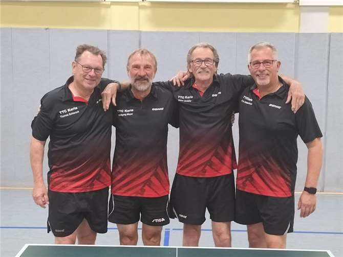 Einen Kantersieg feierte die 6. Mannschaft mit (v. l.) Thomas Schierack, Wolfgang Meyer, Dieter Schäfer und Frank Hohenschurz.  Foto: Alexander Becker