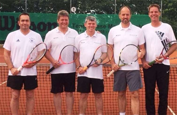 Einen Kantersieg landete das Team Herren 40 (D-Klasse)! Mit 14:0 entführte der TC Steimel die Punkte vom Gegner TC Bad Marienberg. (V.l.:) Ralf Eitelberg, Kai Dalkowski, Frank Nelles, Jörg Heinen und Thomas Oettgen.Foto TC Steimel