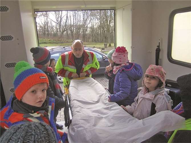 Einen Krankenwagen von innen erleben - dann braucht man im Ernstfall auch keine Angst mehr davor zu haben. privat