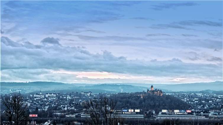 Einen Panorama-Blick über Montabaur zeigt die neue Webcam von Pinorama. Sie ist auf dem Dach des Firmengebäudes von URSA-Chemie im Gewerbegebiet „Alter Galgen“ installiert.Foto: Webcam Pinorama