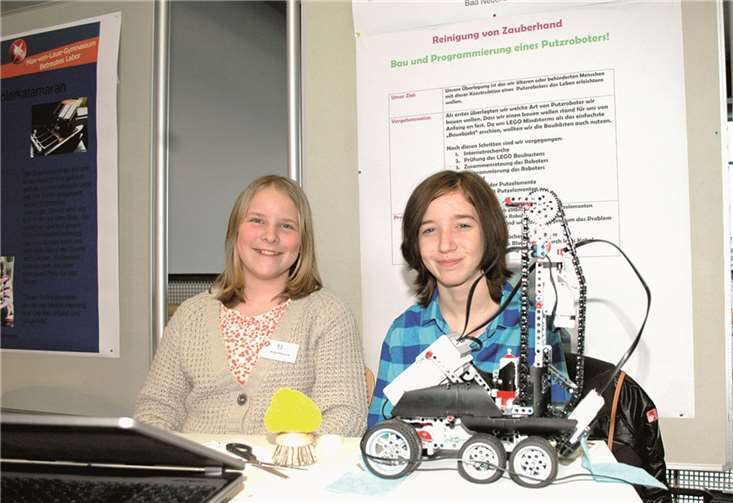 Einen Putzroboter für Treppen schickten Annika Rheindorf und Anne Witz von der Realschule Calvarienberg ins Rennen.