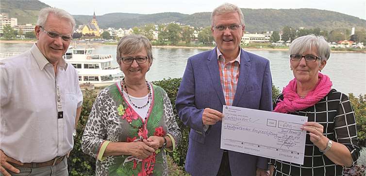 Einen Scheck in Höhe von 600 Euro wurde nun an die Waldbreitbacher Hospitz-Stiftung übergeben. privat