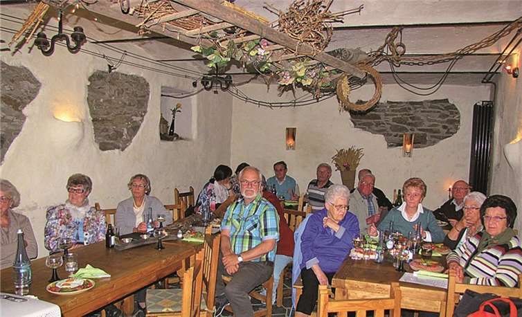 Einen Stammtisch mit einem Hauch von Indien verbrachten die Mitglieder und Freunde des Vereins im „Brünnchen“ zu Hatzenport.privat