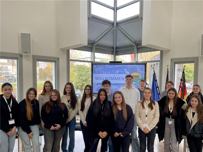 Einen Tag lang die Arbeitswelt hautnah erleben, Berufe kennenlernen und den Betriebsalltag entdecken – das ist die Idee von „Schüler schnuppern Firmenluft“. Foto: privat