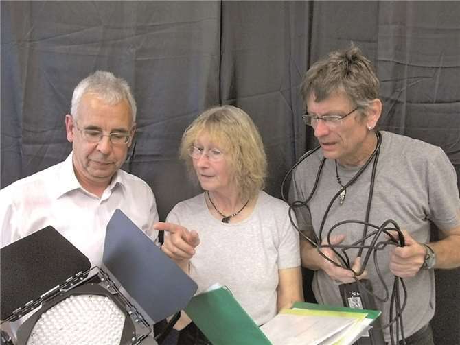 Einen Technikexperten sowie eine junge Schauspielerin sucht das Amateur-Theater Brisiacum.privat