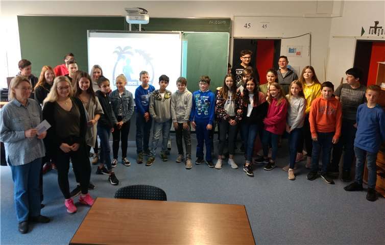 Einen Teilerlös des vergangenen Weihnachtsfestes der Hocheifel Realschule plus wurde dem Hilfsprojekt „Pwojè men kontre“ in Haiti gespendet.Foto: privat