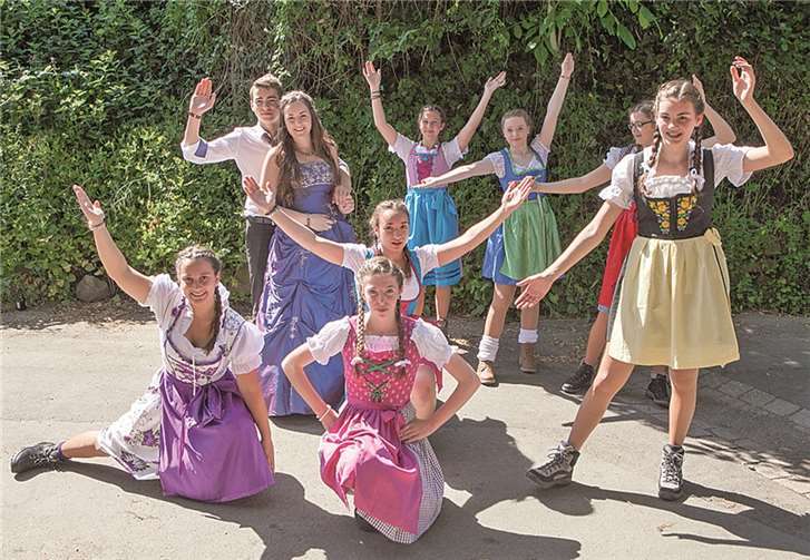 Einen Überraschungsauftritt hatte das Berliner Maikönigspaar Levin Bachem und Nathalie Kratz zusammen mit der Garde der Ringener Sterne. Jost