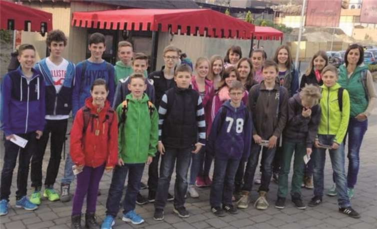 Einen abwechslungsreichen Tag verbrachten die Volkesfelder Kids, nebst Betreuerinnen, im Phantasialand in Brühl. privat