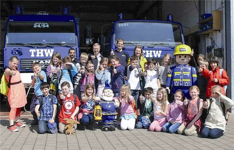 Einen aufregenden Tag verbrachten die Schülerinnen und Schüler der Regenbogenschule Sinzig bei einem Besuch beim THW.  privat