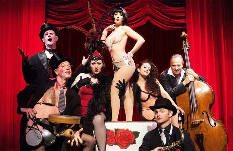 Einen besonderen Kabarettabend erlebt das Publikum am 28. Mai im Pantheon. Foto: www.BeautyOfAbyss.com / Thomas Adorff