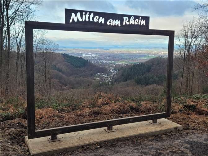 Einen besonderen Panoramablick ins Tal bietet der neue Bilderrahmen auf dem Bendorfer Pulverberg.