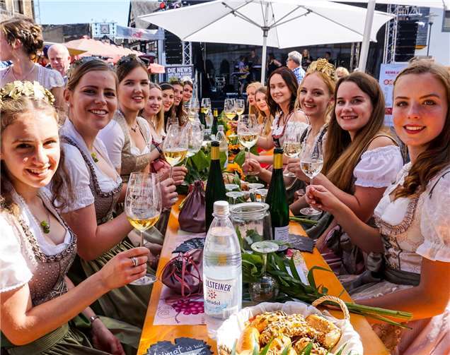 Einen bezaubernden Anblick boten die Weinmajestäten aus den Nachbarorten. 