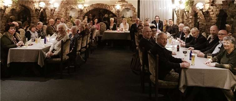 Einen ebenso geselligen wie informativen Abend bei vorzüglicher Küche erlebten die Teilnehmer des Fischessens der Frauen-Union. privat