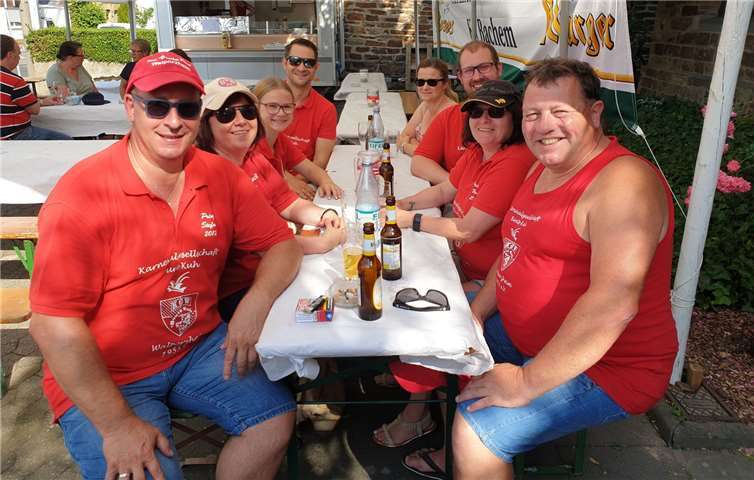 Einen gelungenen Tag verbrachten die Walporzheimer Karnevalisten in Bachem.Foto: Hardy Mies