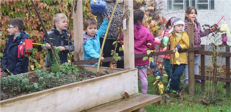 Einen gemeinsamen Umzug gab es nicht, doch alle Kinder durften das Martinsfeuer erleben.