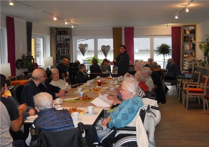 Einen gemütlichen Nachmittag verbrachten die Senioren im „Ausoniustreff“.  privat