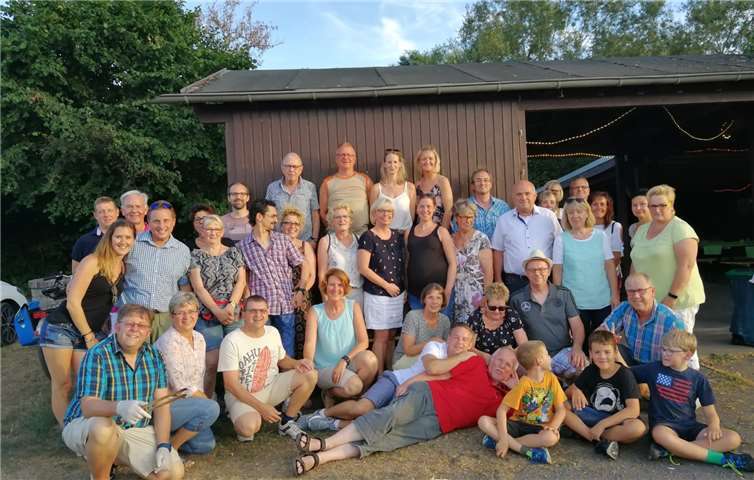 Einen geselligen Abend verbrachten die Möhnen mit ihren Helfern beim Grillfest. privat