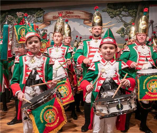 Einen großartigen Auftritt legte das Traditionskorps der Altstädter aus Köln auf die Bühne.