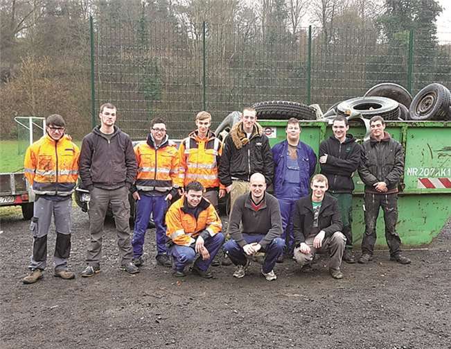 Einen großen Container voll Unrat sammelten die fleißígen Helfer im Umland. privat