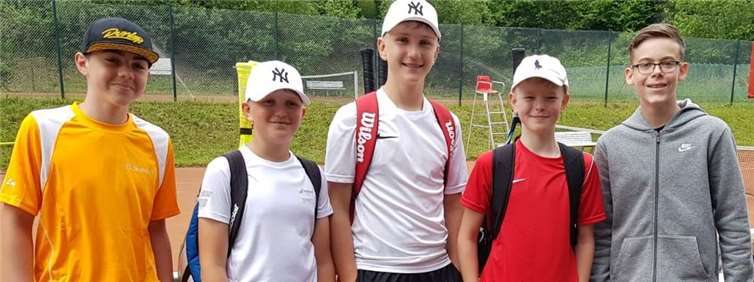 Einen guten Start in die Medensaison gelang den Jungen U15C, die bei der SG Müschenbach/Gebhardshain mit 6:0 erfolgreich waren. V.li. Soeren Loy, Daniel Schreiner, Jan Schreiner, Demian Seifert, Jaroslav Moiss.Fotos: TC Steimel