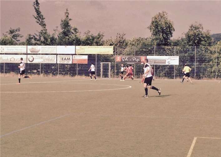 Einen hervorragenden 2. Platz in der noch jungen Saison erreichte die 2. Mannschaft des Grafschafter SV beim Turnier in Leimersdorf. privat