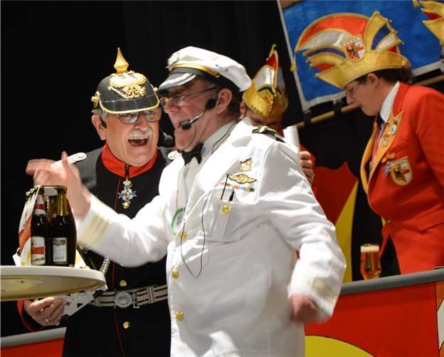 Einen historischen Akzent setzten wieder die Koblenzer Stadtführer um Wilhelm Wolff, der die Preußenzeit heiter ironisch aufleben ließ.