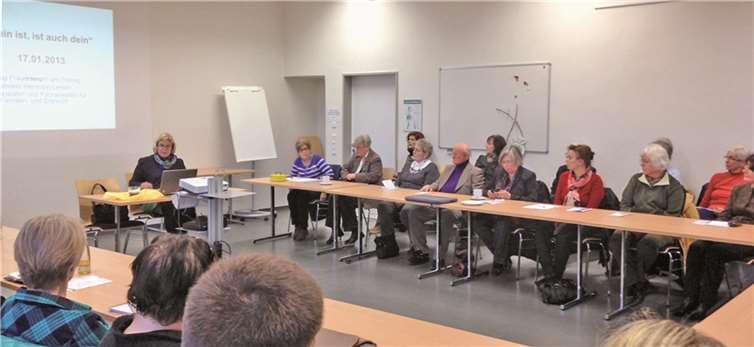 Einen historischen Rückblick in die Gesetzeslage der vergangenen Jahrhunderte zeigte die Fachanwältin für Familien- und Erbrecht Frau Hermann-Lersch.privat