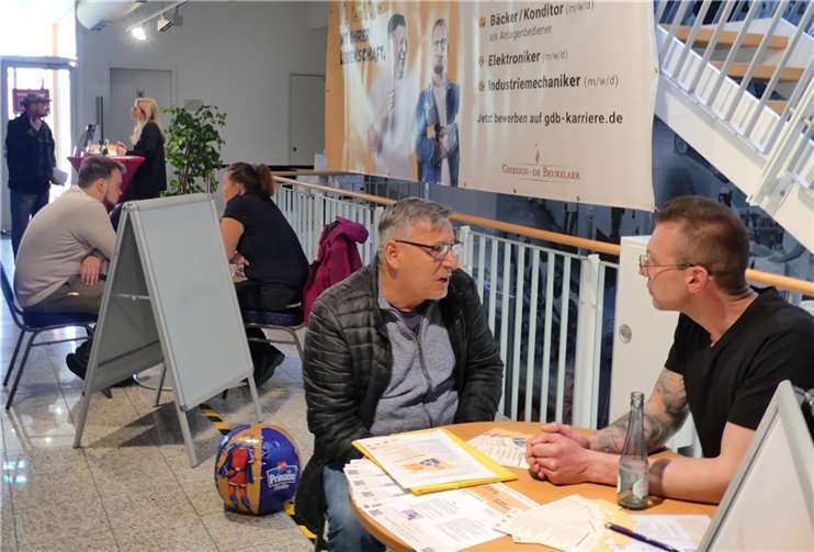 Ein informativer Einblick in „leckere“ Jobs Einen informativen Einblick in einen „leckeren“ Job beim Familienunternehmen gönnten sich am Bewerbertag rund 40 Interessenten.