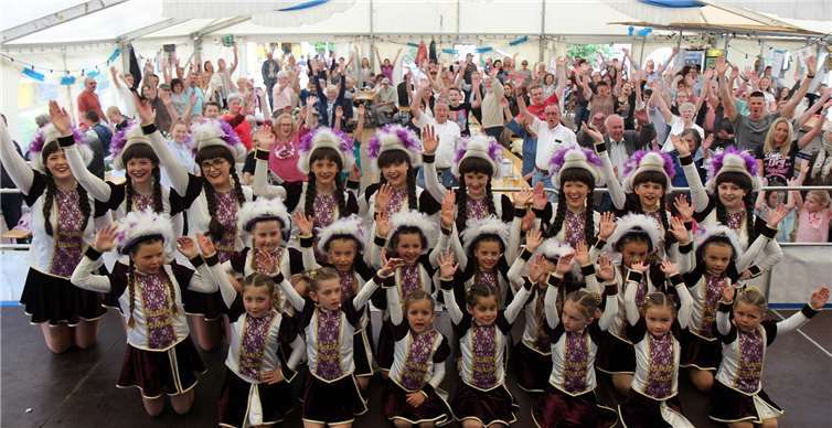 Einen klasse Auftritt lieferte die Lahngarde des SV Fachbach auf der Bühne ab. Foto: OG Fachbach/Dieter Görg