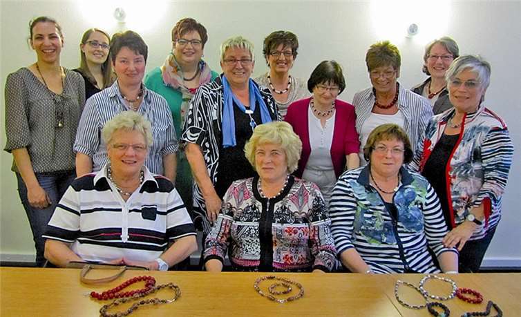 Einen kreativen Abend erlebten die Damen der Frauen Union Mendig. Unter fachkundiger Anleitung wurden Schmuckstücke gestaltet. privat