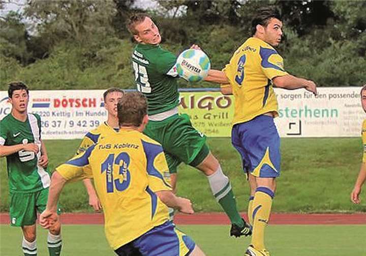 Einen neuen Anlauf auf die ersten drei Punkte unternimmt die SG Mülheim-Kärlich (grün) nach der Auftaktniederlage gegen die Reserve der TuS Koblenz. -TH-