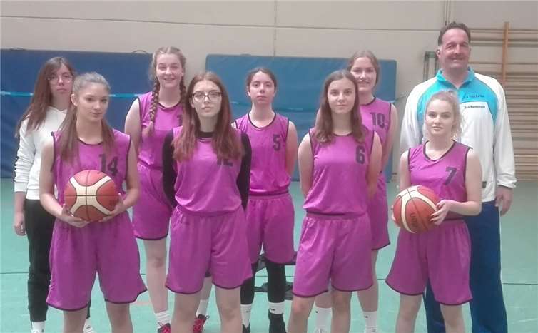 Einen ordentlichen Auftritt letzte auch die weibliche Jugend des TuS Treis-Karden zum Saisonauftakt hin. Zwar gab es gegen die Sportfreunde Neustadt eine Niederlage, doch die Westerwälder kamen am Spitzenreiter an die Mosel angereist.